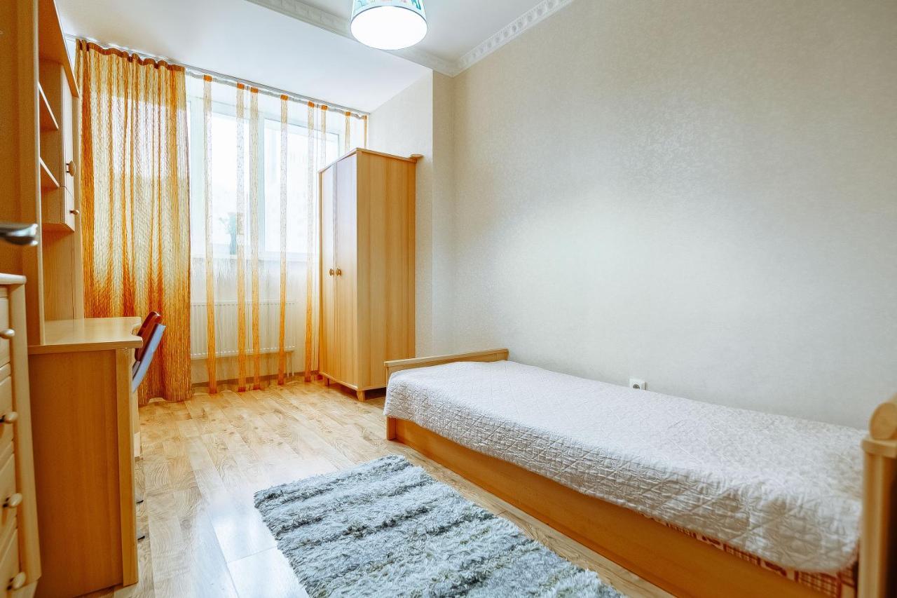 Two Bedroom Apartment On Syganak Street 64-1 Astaná Exterior foto
